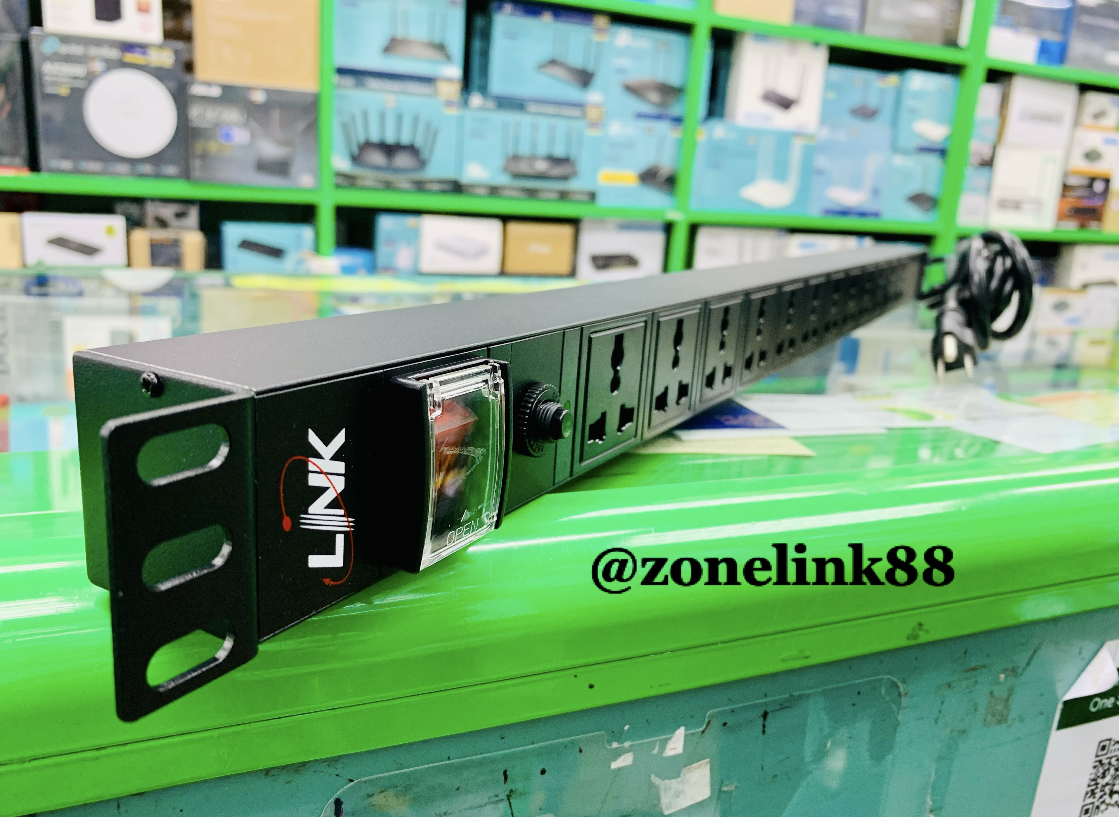 LINK CH-10312 PDU 12 UNIVERSAL OUTLET(LIGHTING SW+ LED)