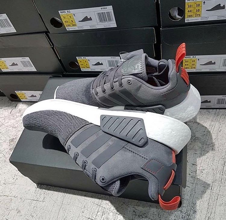NMD R2 เทาแท็กส้ม