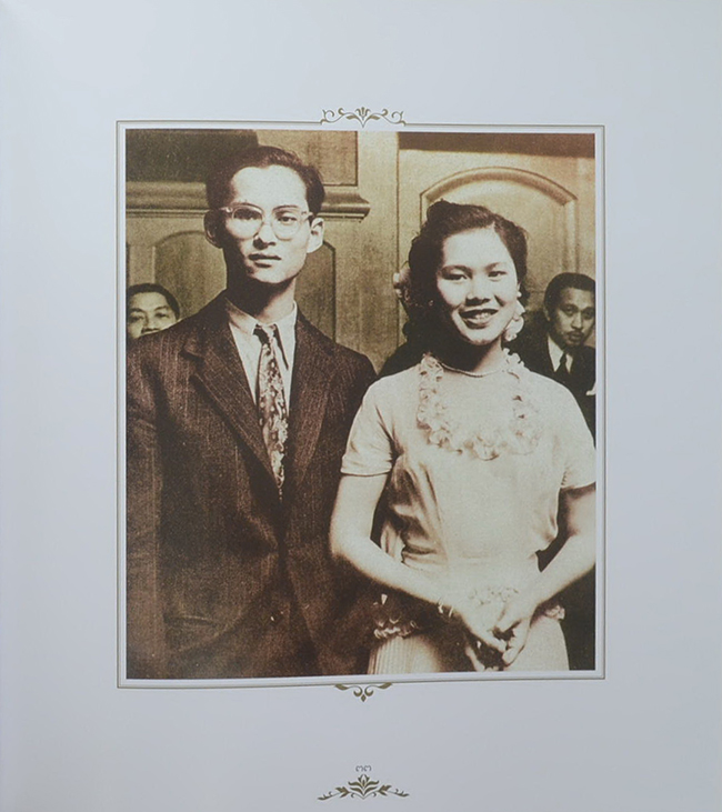 84 พรรษา นางแก้วคู่พระบารมี (พร้อมกล่อง)