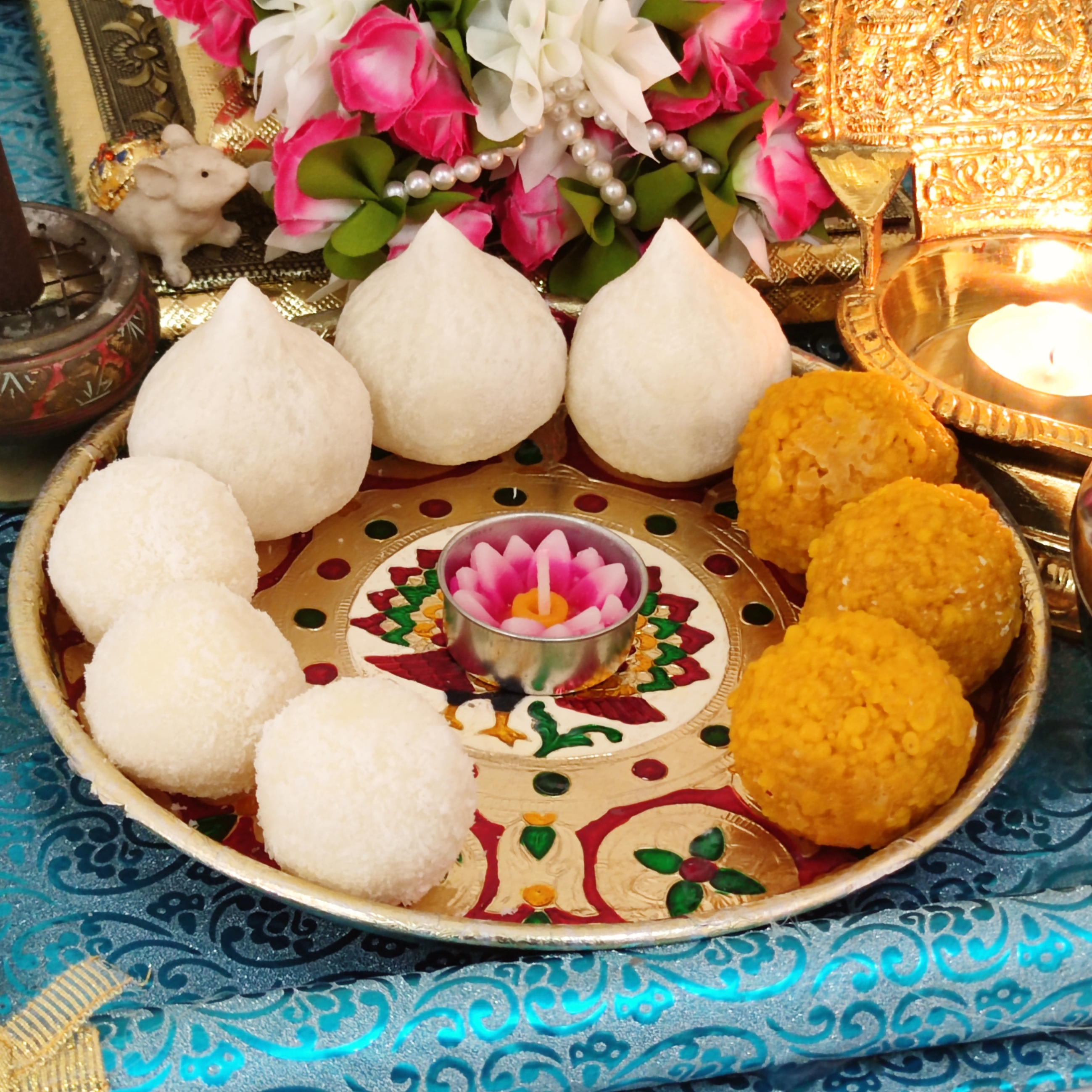 ชุดบูชามหาเทพ ลาดูมะพร้าว (ลาดูมะพร้าว 19 โมทกะเศรษฐี 19)