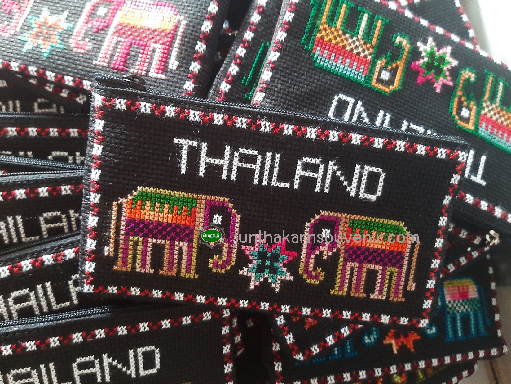 ผลิตและขายส่งสินค้าพื้นเมือง