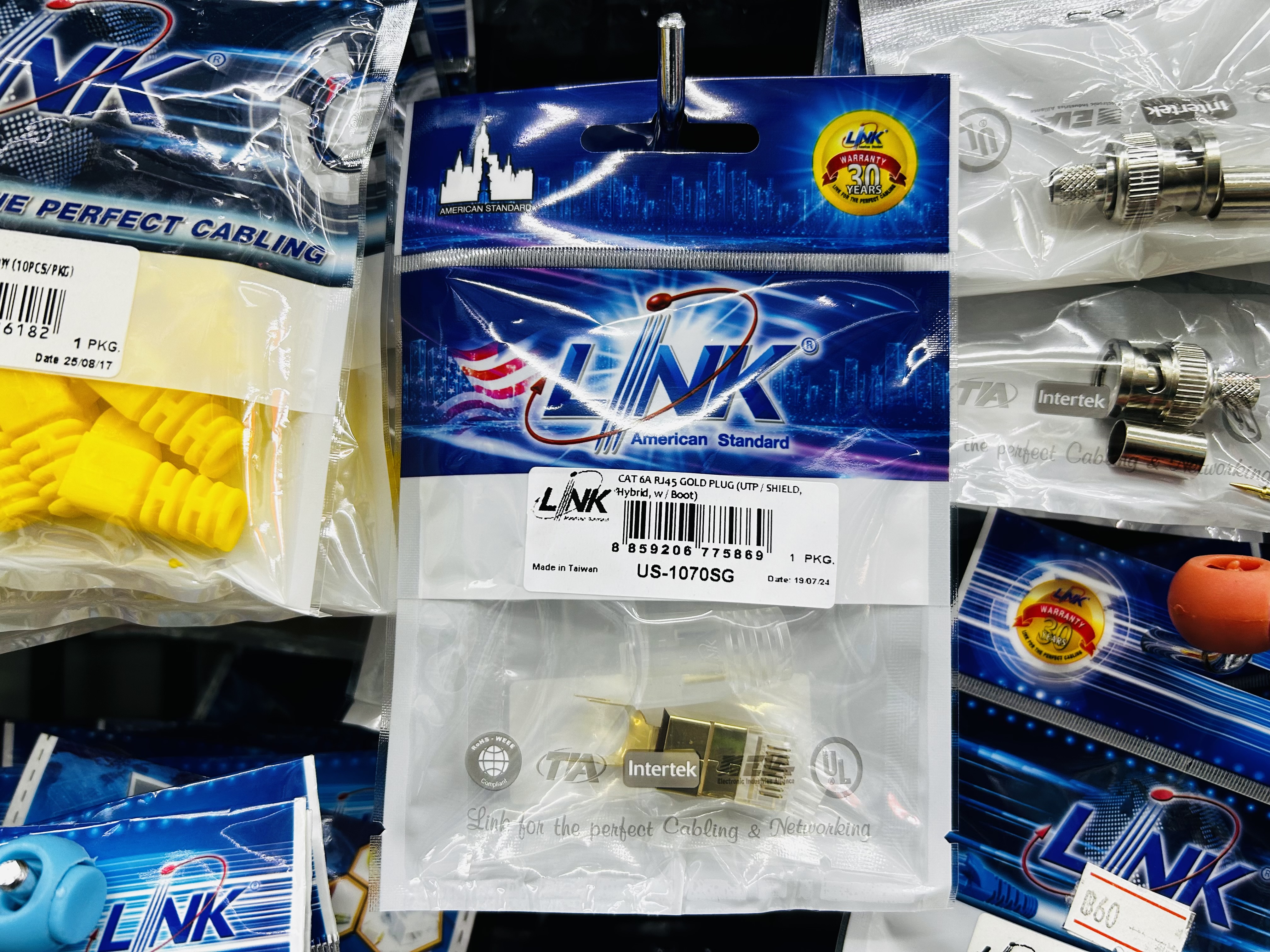 Link US-1070SG Cat6A RJ45 Gold plug UTP/SHIELD,Hybrid,w/Boot