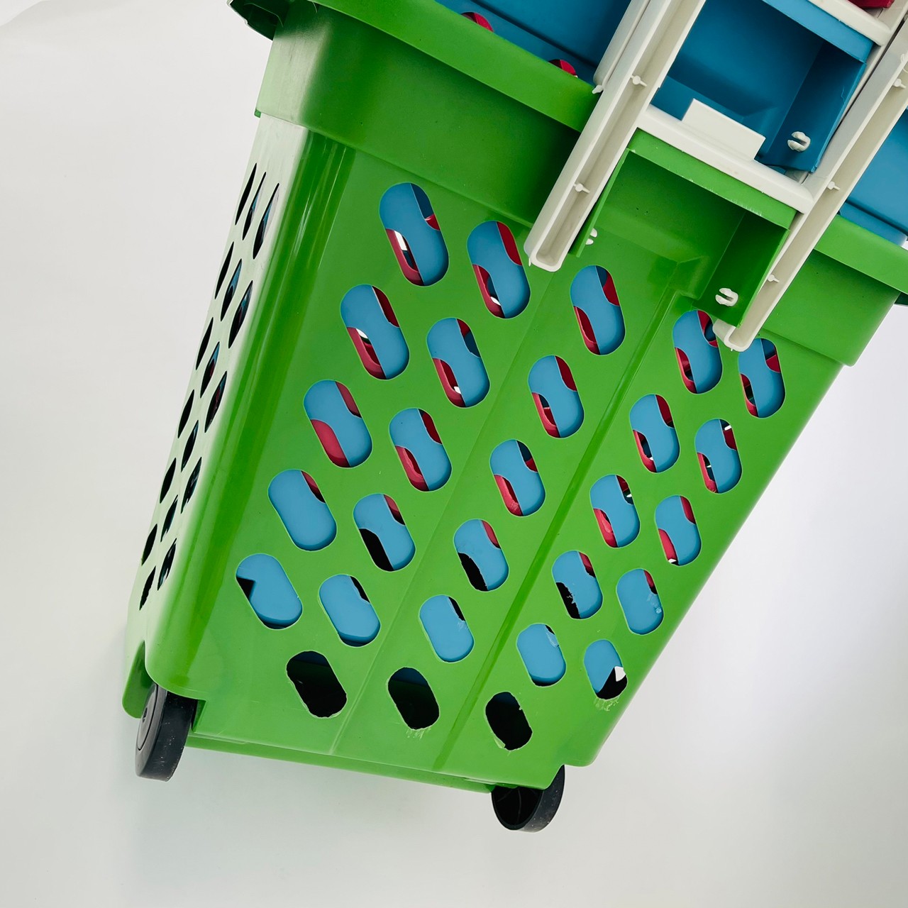 ชมพู ฟ้า เขียว