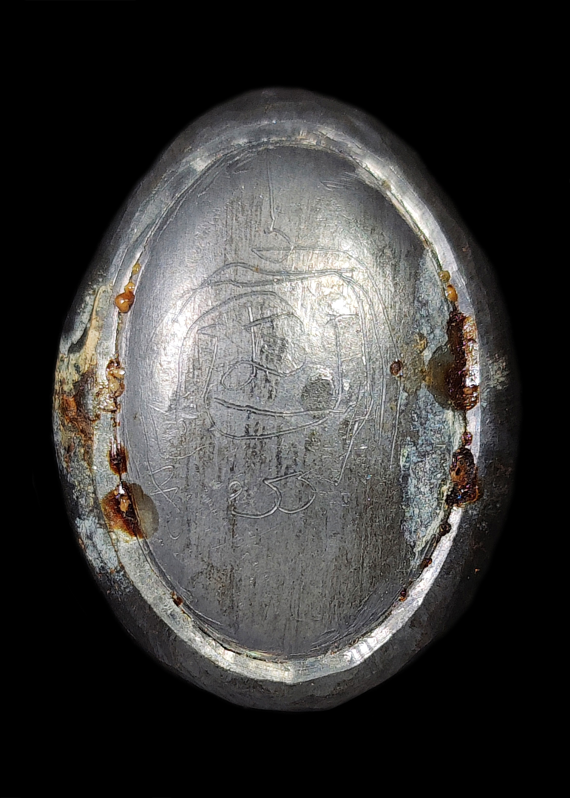 เบี้ยแก้เปลือย หลวงปู่เจือ ปิยสีโล วัดกลางบางแก้ว มีจารรอบเบี้ย ลายมือหลวงปู่เจือโดยตรง สภาพสวยเดิมๆ