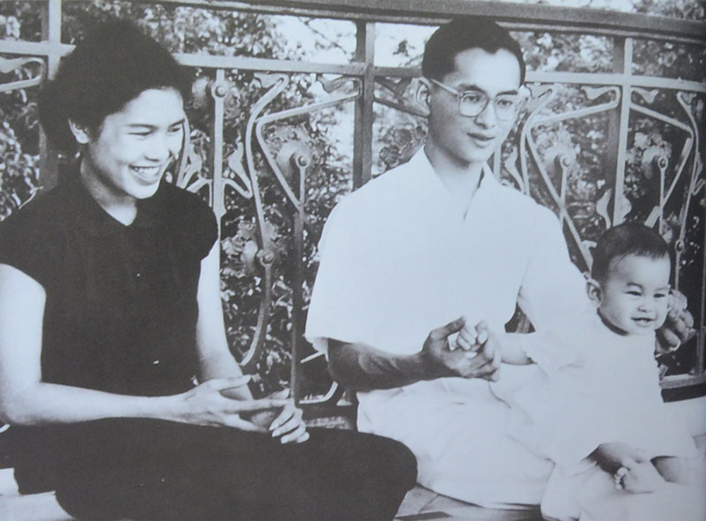 สมุดภาพ สรรเสริญพระบารมี (ภาษาไทย-อังกฤษ / พร้อมแผ่น CD)