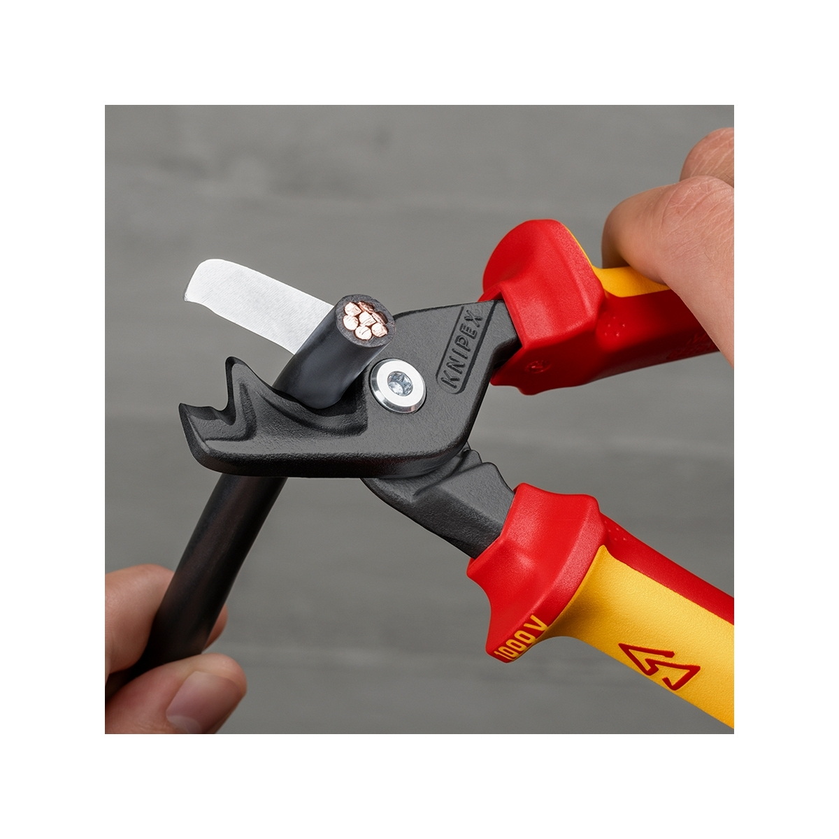 KNIPEX 95 18 225 กรรไกรตัดสายไฟขนาด XL รุ่น StepCut ป้องกันกระแสไฟ 1000V