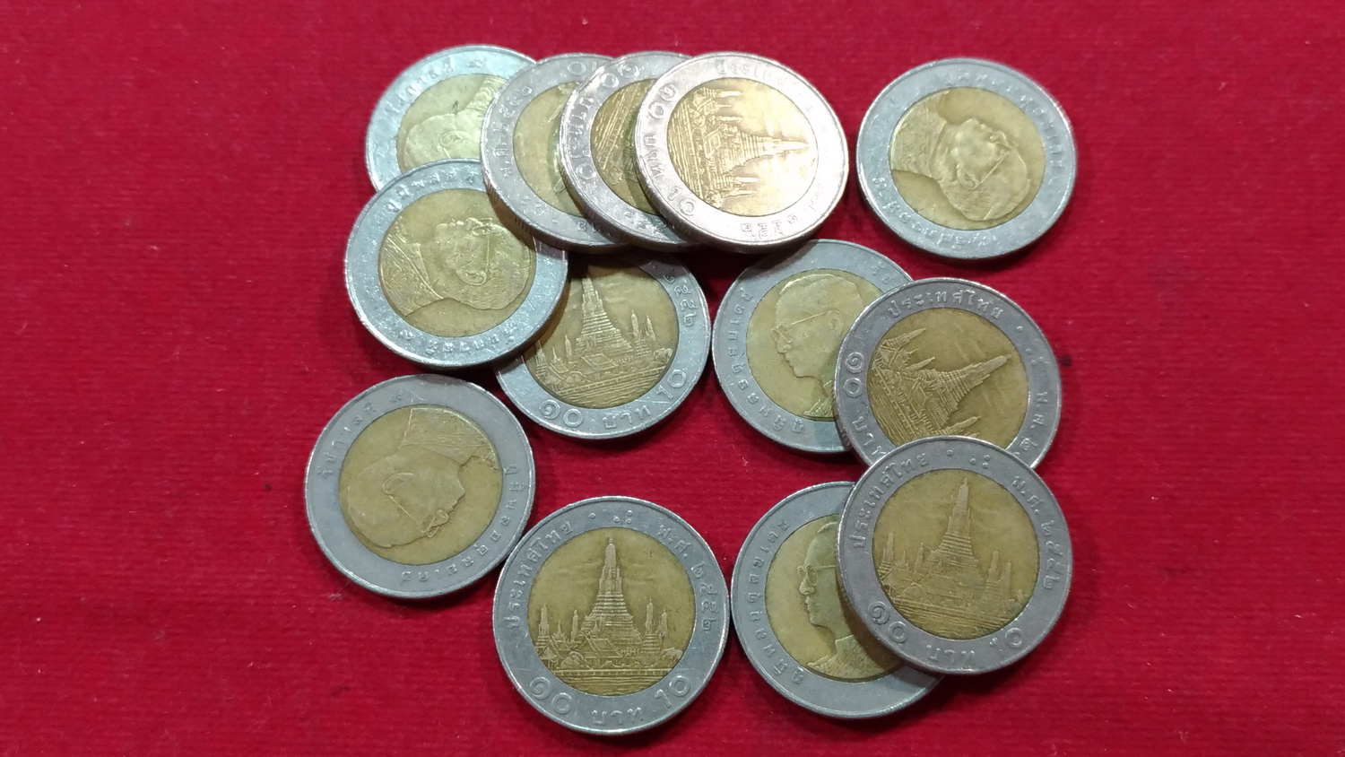 เหรียญ 10 บาทปี52 ผ่านใช้ หายากมาก