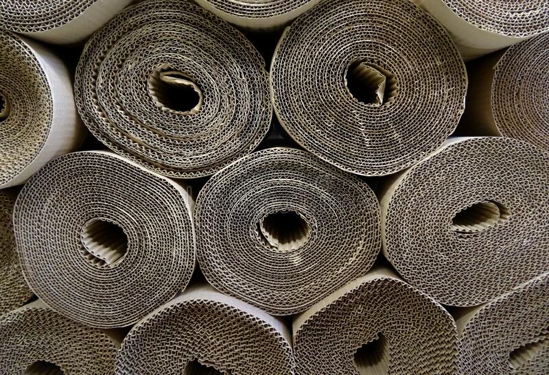 ม้วน10โล-กระดาษลูกฟูกน้ำตาลครีม-กระดาษลูกฟูกลอนซี-หน้ากว้าง48นิ้ว (121ซม) หนัก 10 กิโล-กระดาษลอนน้ำตาล-กระดาษลังห่อของ