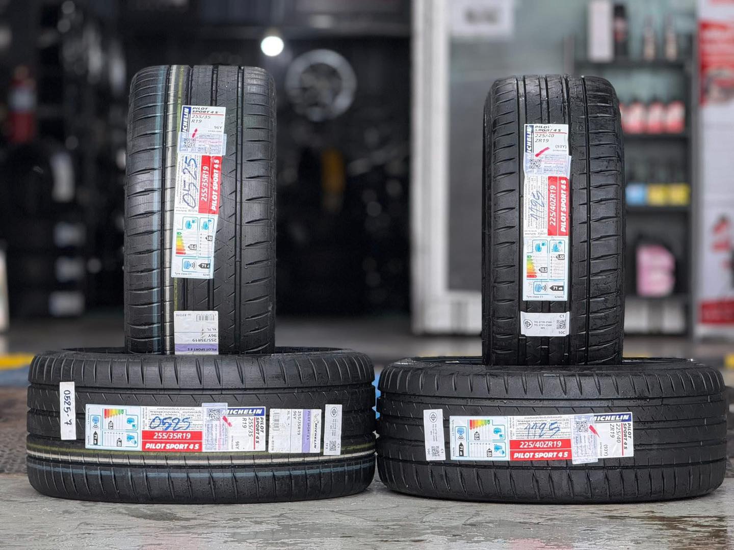 ยาง MICHELIN PILOT SPORT 4S ขนาด 295/25-22ราคาพิเศษ สั่งได้