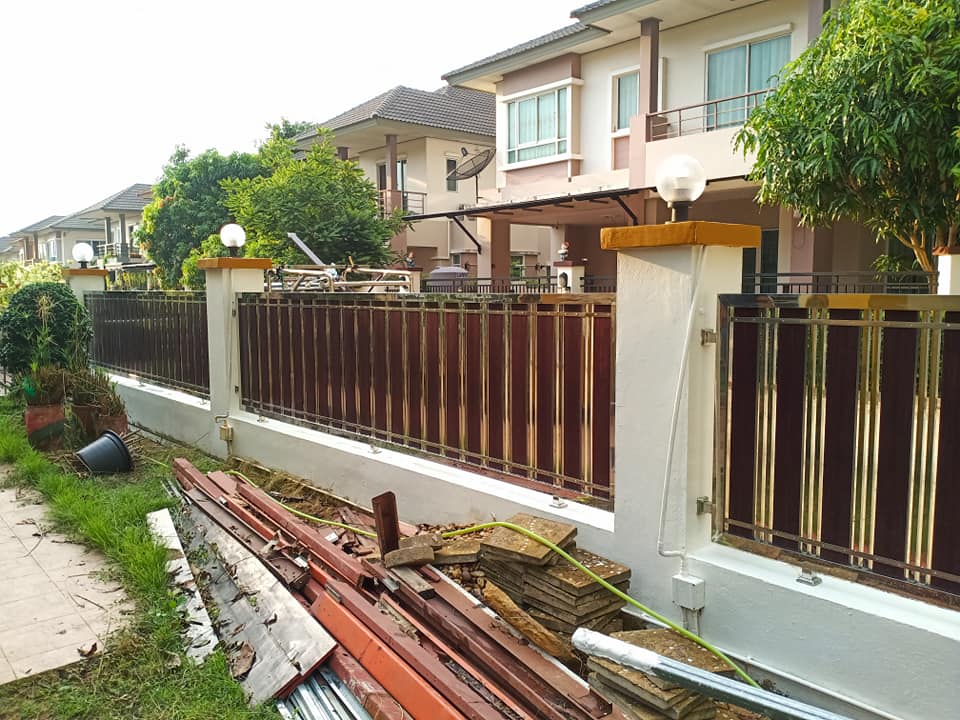 ประตูรั้วสแตนเลสอลูมิเนียมลายไม้ 0932734236 ช่างตั้ม รุ่งเรืองสแตนเลส