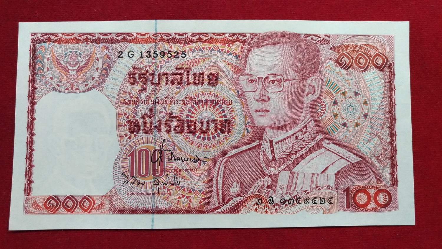 ธนบัตรแบบ12 100 บาทรุ่น2เลข1359525UNC หลังช้างแดง หายาก