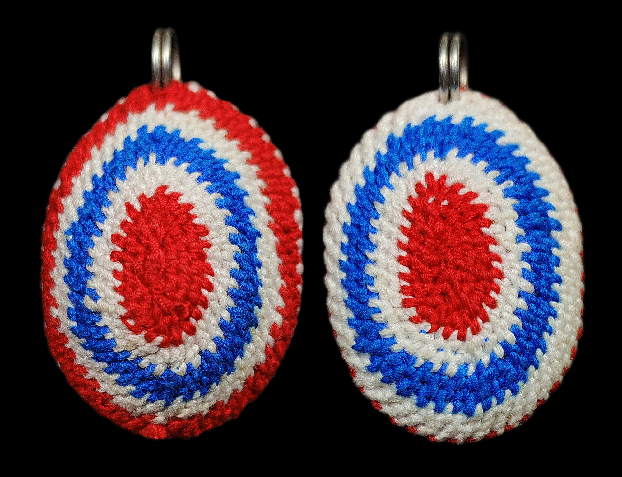 เบี้ยแก้ หลวงปู่เจือ ปิยสีโล วัดกลางบางแก้ว ถักเชือกลายสีธงชาติ แบบหูเดี่ยว บูชาจากวัดโดยตรง สภาพสวยเก่าเก็บอย่างดี