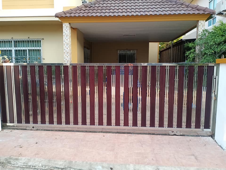 ประตูรั้วสแตนเลสอลูมิเนียมลายไม้ 0932734236 ช่างตั้ม รุ่งเรืองสแตนเลส