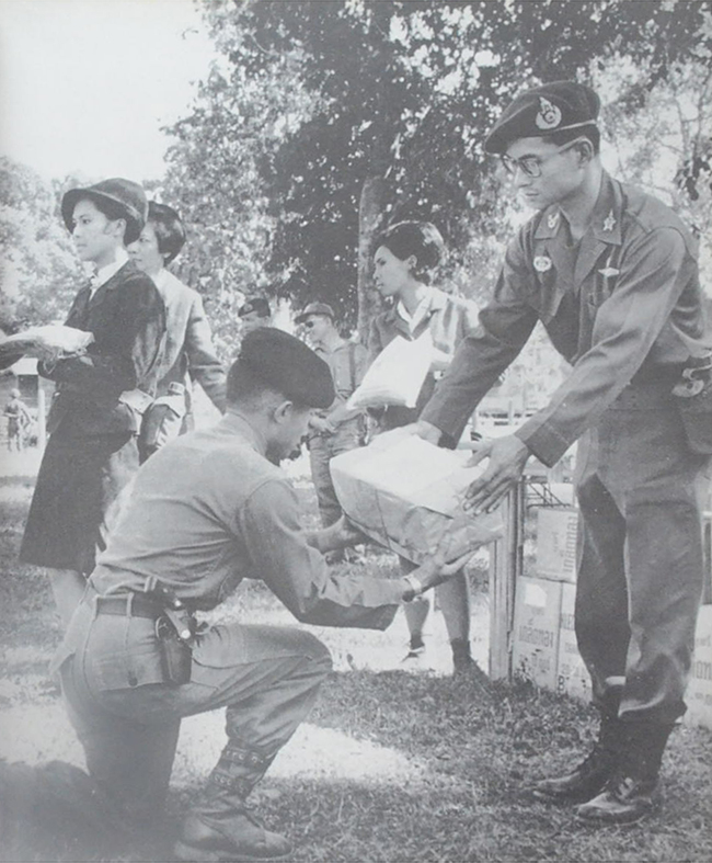 ประมวลพระบรมฉายาลักษณ์ พระราชกรณียกิจ และ พระราชจริยาวัตร พุทธศักราช 2514 (ภาษาไทย-อังกฤษ) (ขายตามสภาพ)