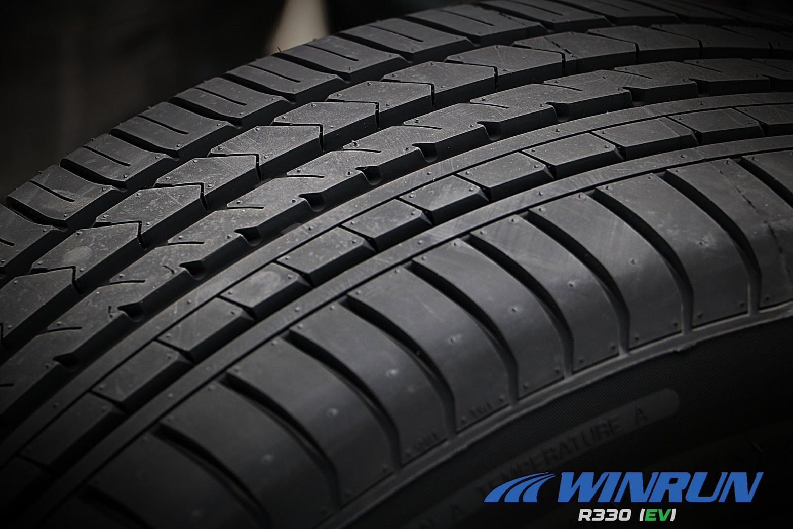 ยาง WINRUN R330 EV W-Silent ขนาด 235-50-18