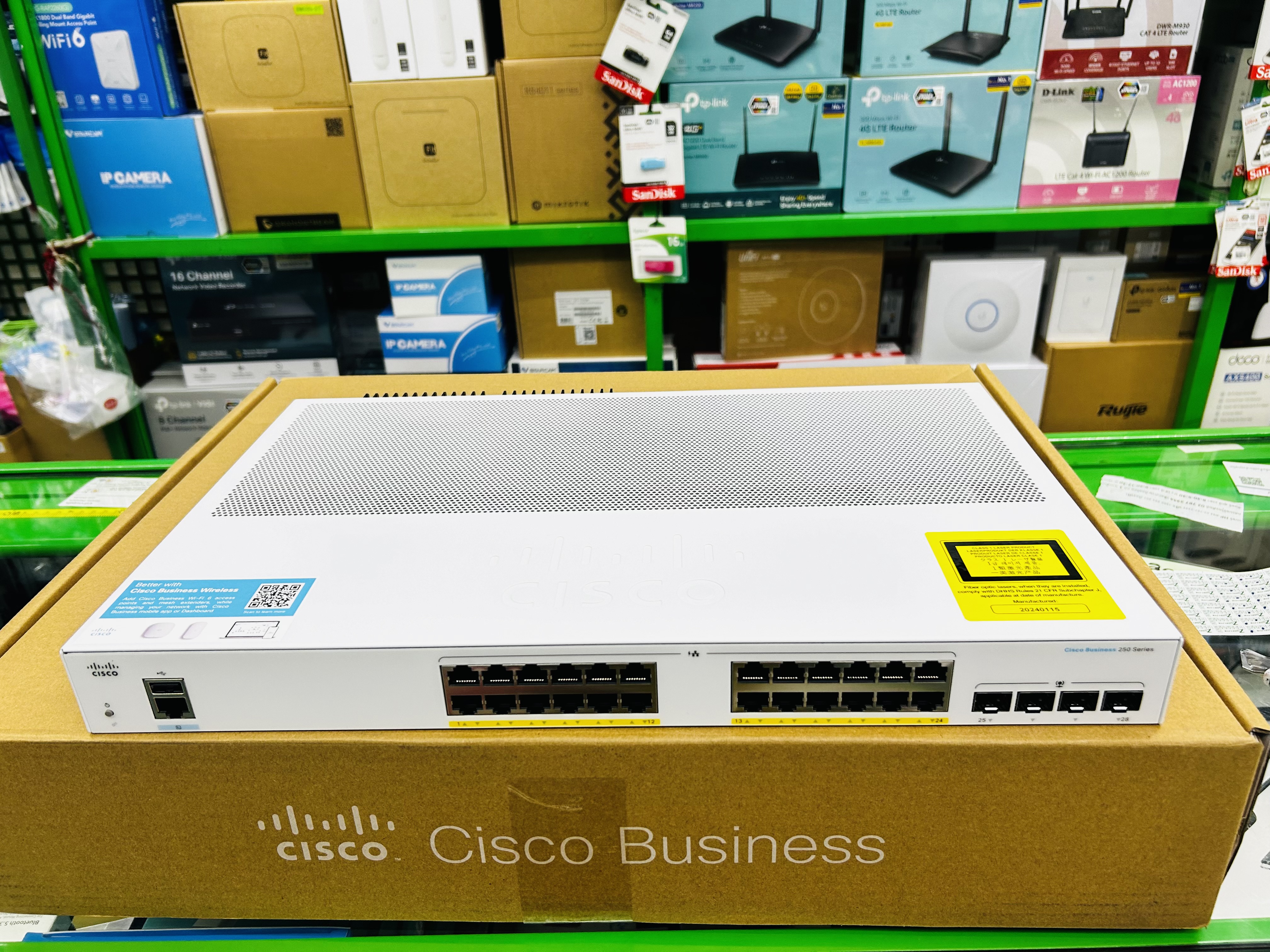 Cisco CBS250-24P-4G-EU Smart Switch 24-Port PoE Switch Gigabit 10/100/1000 Mbps PoE+ with 195W power budget + 4 Gigabit SFP, Mountable Rack 1 U