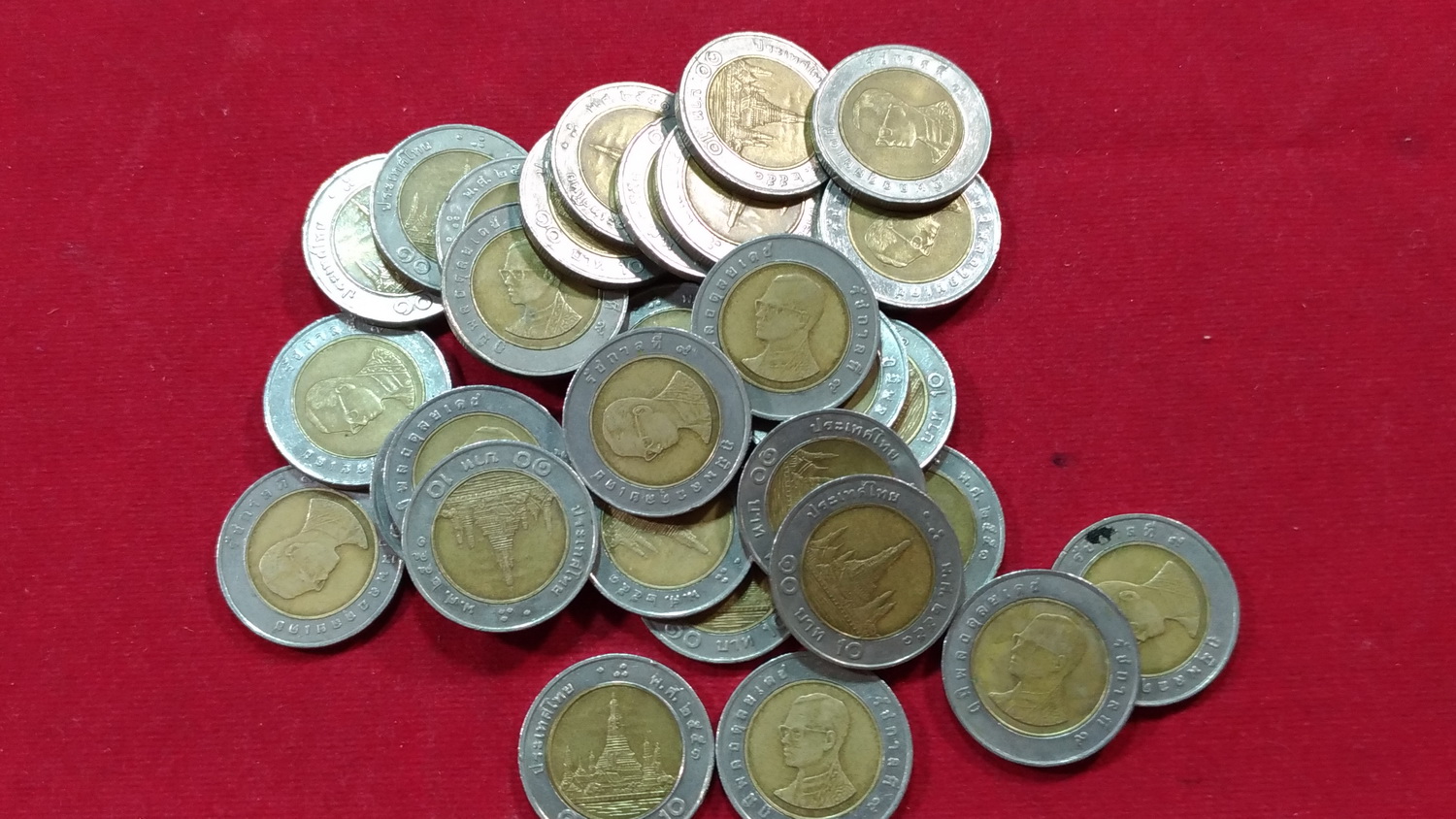 เหรียญ 10 บาทปี51 พระเศียรเล็ก ผ่านใช้ หายาก