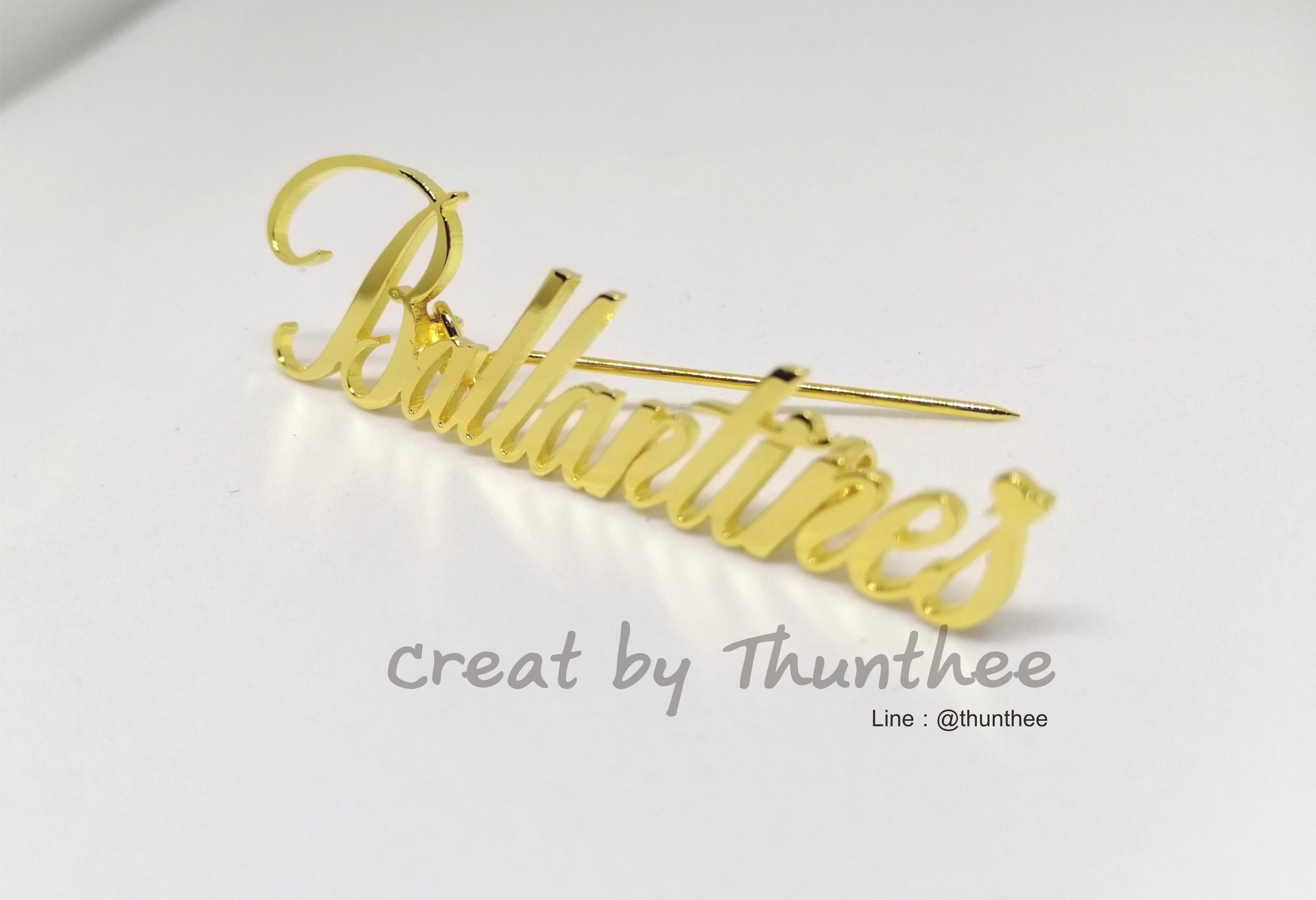 เข็มกลัดฉลุ