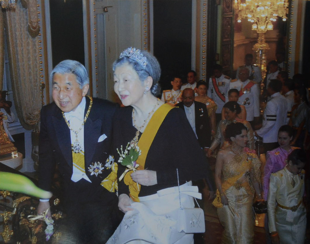 ใต้ร่มบาทราษฎร์ปีติ (พร้อม CD)