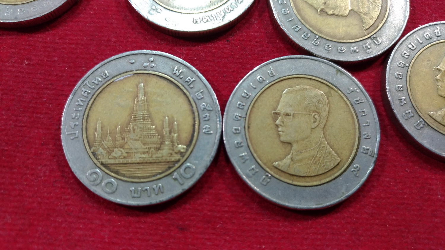 เหรียญ 10 บาทปี37 ผ่านใช้ หายาก