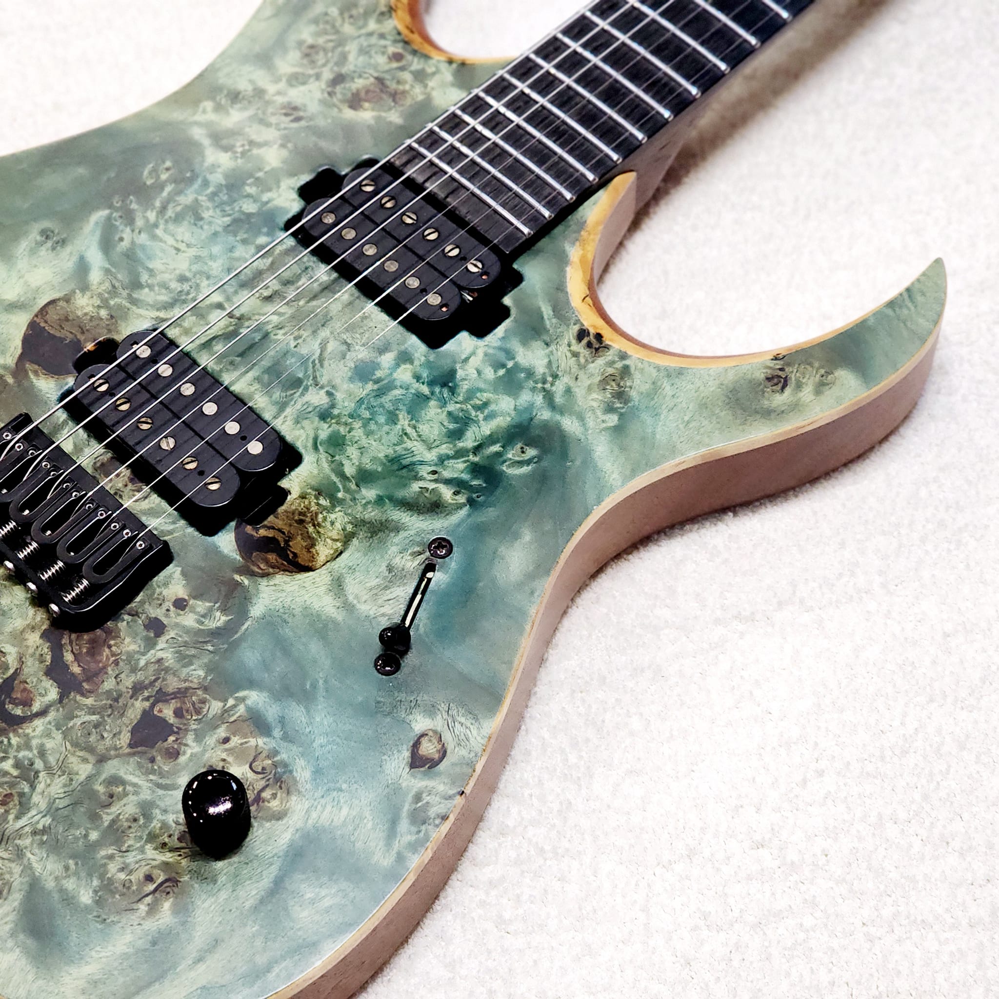 (USEDl MAYONES DUVELL ELITE 6 - TRANS AQUAMARINE SATINE