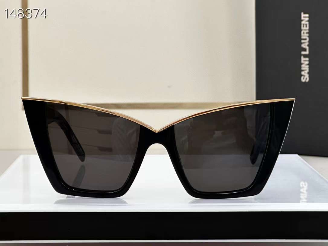 พร้อมส่ง แว่นตากันแดด Ysl SL570 cat eyes Hight Quality PREMIUM GADE 1:1 Sz. 54-17-145 mm Col. Black gold Full set สอบถามเพิ่มเติมได้ที่🆔 http://line.me/ti/p/%40kwi1088c Website: www.olsopticshop.lnwshop.com