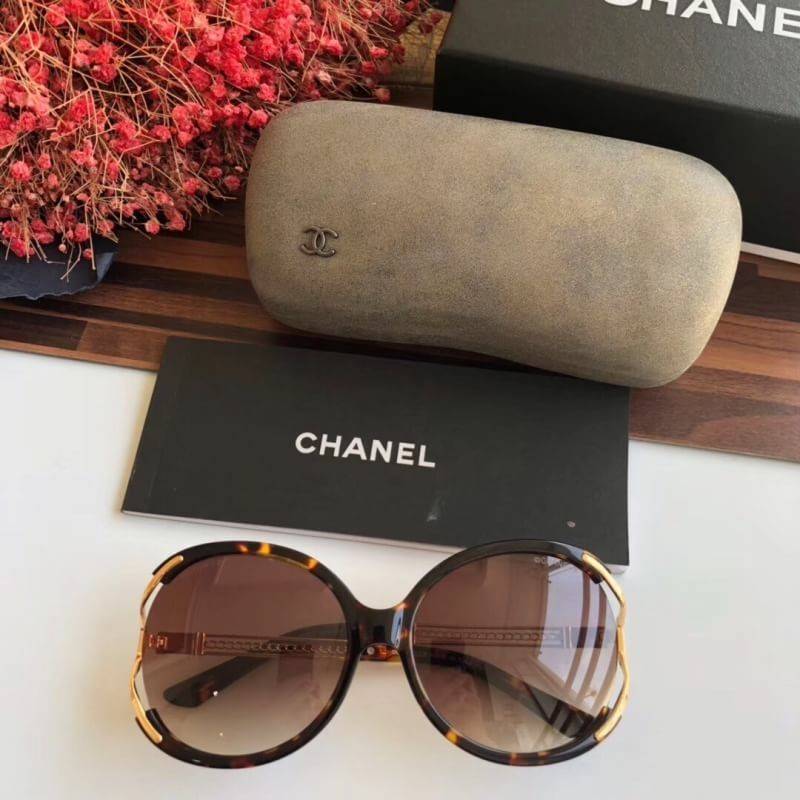 💥แบบมาใหม่ Chanel ทรงมาดาม ใส่ได้ตลอดไม่มีเบื่อ งานเกรด Hi end ปั้มโลโก้ทุกจุด เทียบแท้1:1 Sz. 60-17-135 mm Col. เช็คสีเข้ามาก่อนนะครับ ราคา 1,800฿ อุปกรณ์ครบเซทใหญ่ตามแบรนด์ : Full set ✅รับประกันความพอใจ👍🏼 ***ถ่ายจากสินค้าจ