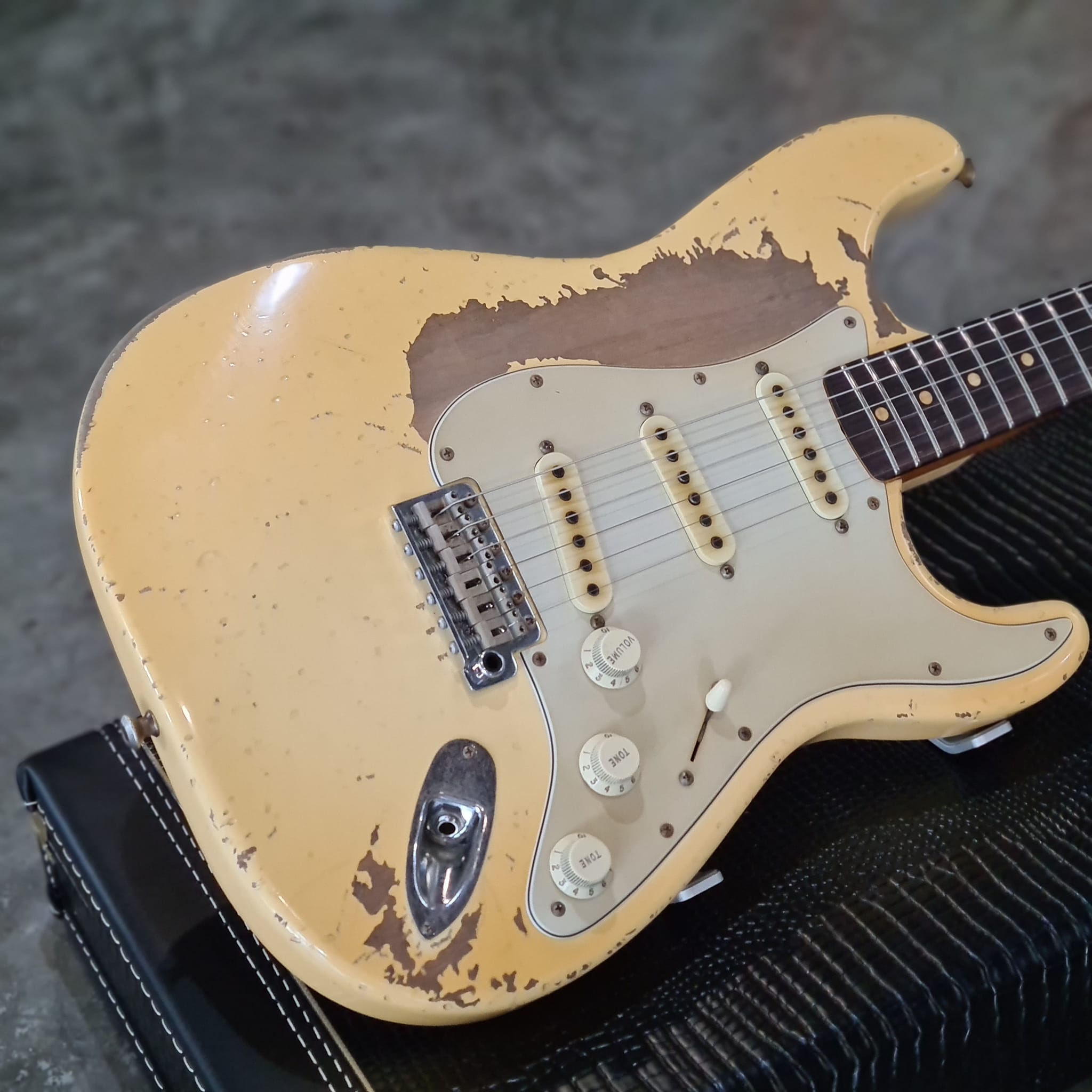 (BRAND NEW) JOHN CRUZ CUSTOM GUITARS - CROSSVILLE ST , VINTAGE WHITE "BATTLE AXE" #JC01010622 (2022)