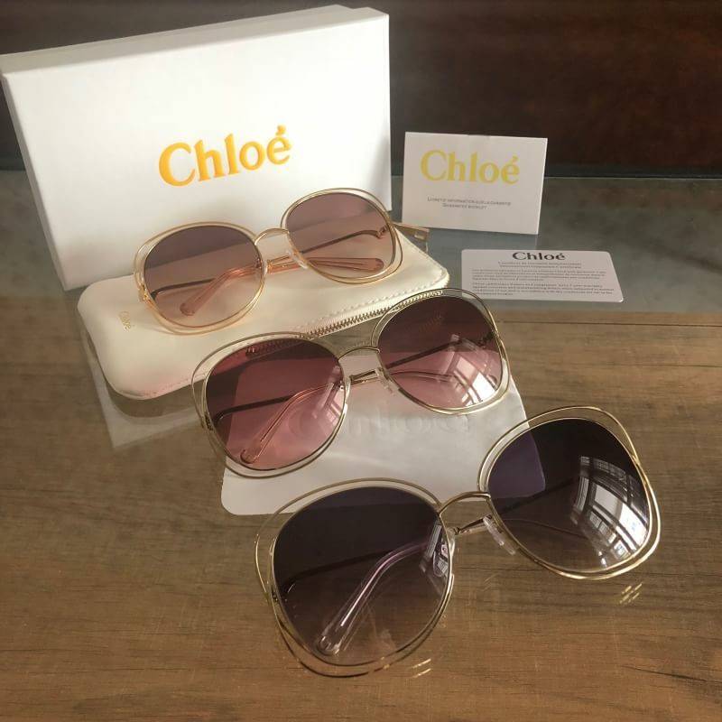 Chloe’ เข้ากับทุกรูปหน้าเลย เลนส์ไล่เฟรดสไตร์ใสๆเก๋ๆ เบาๆสวมใส่สบายมาก 👍🏼งานเกรด Hi end ปั้มโลโก้ทุกจุด เทียบแท้1:1 =================================== .......มาพร้อมกับเซทซองหนังซิปนุ่มสีจาว กล่องนอกแข็งสีขาว การ์ดและผ้าเช็ดไร้ขน ========