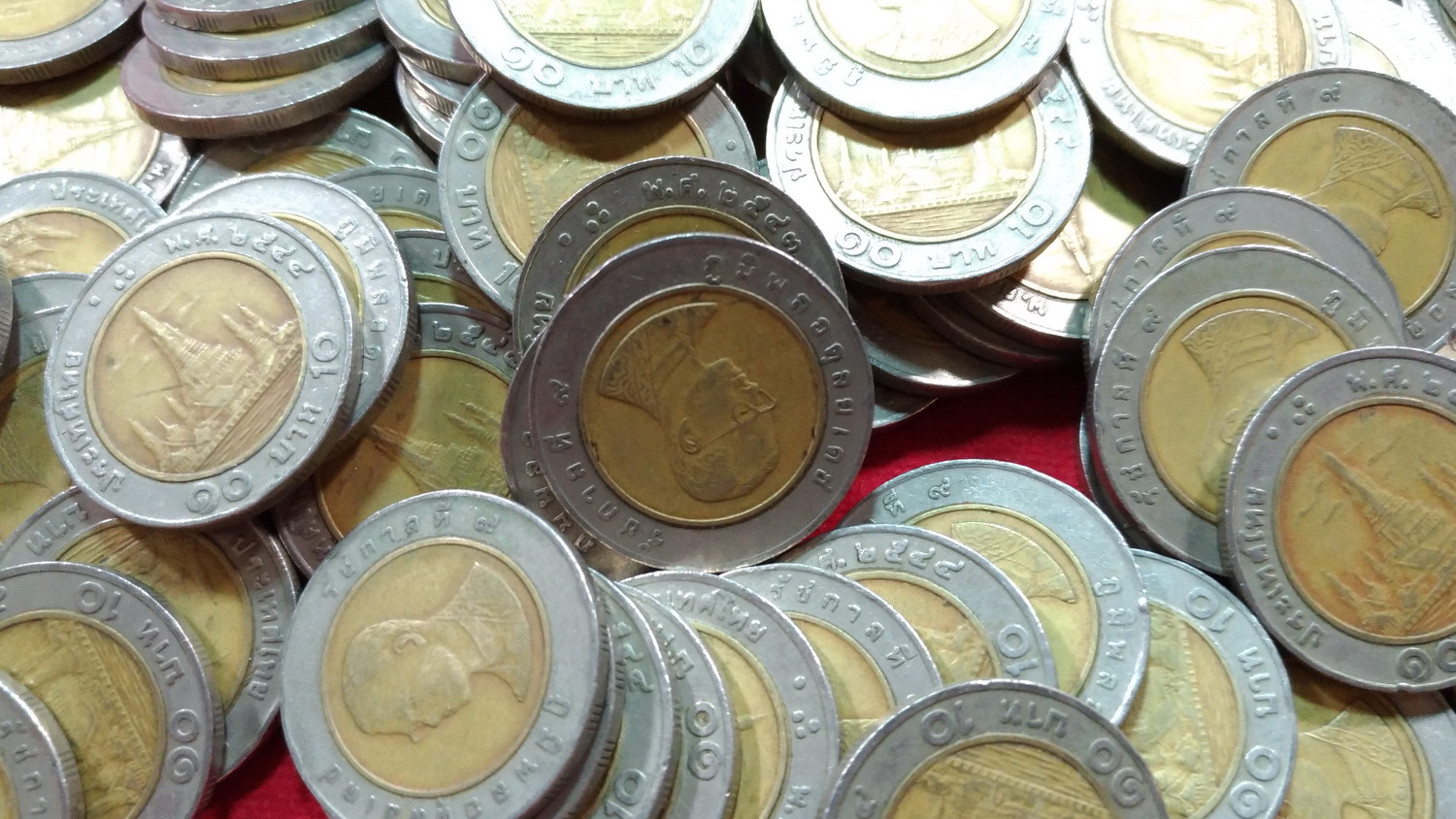 เหรียญ 10 บาทปี44 ผ่านใช้ หายากลำดับ 7