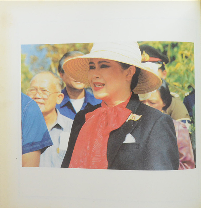 ด้วยพระบารมีสู่ธรรมชาติและชีวิต