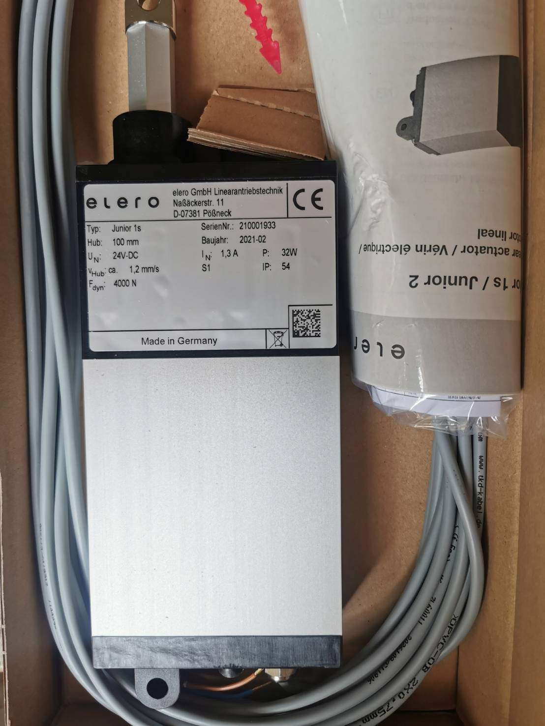 Elero, elero, drives and controls for roller shutters, sun protection systems, rolling doors, electric linear actuators, Junior 1s