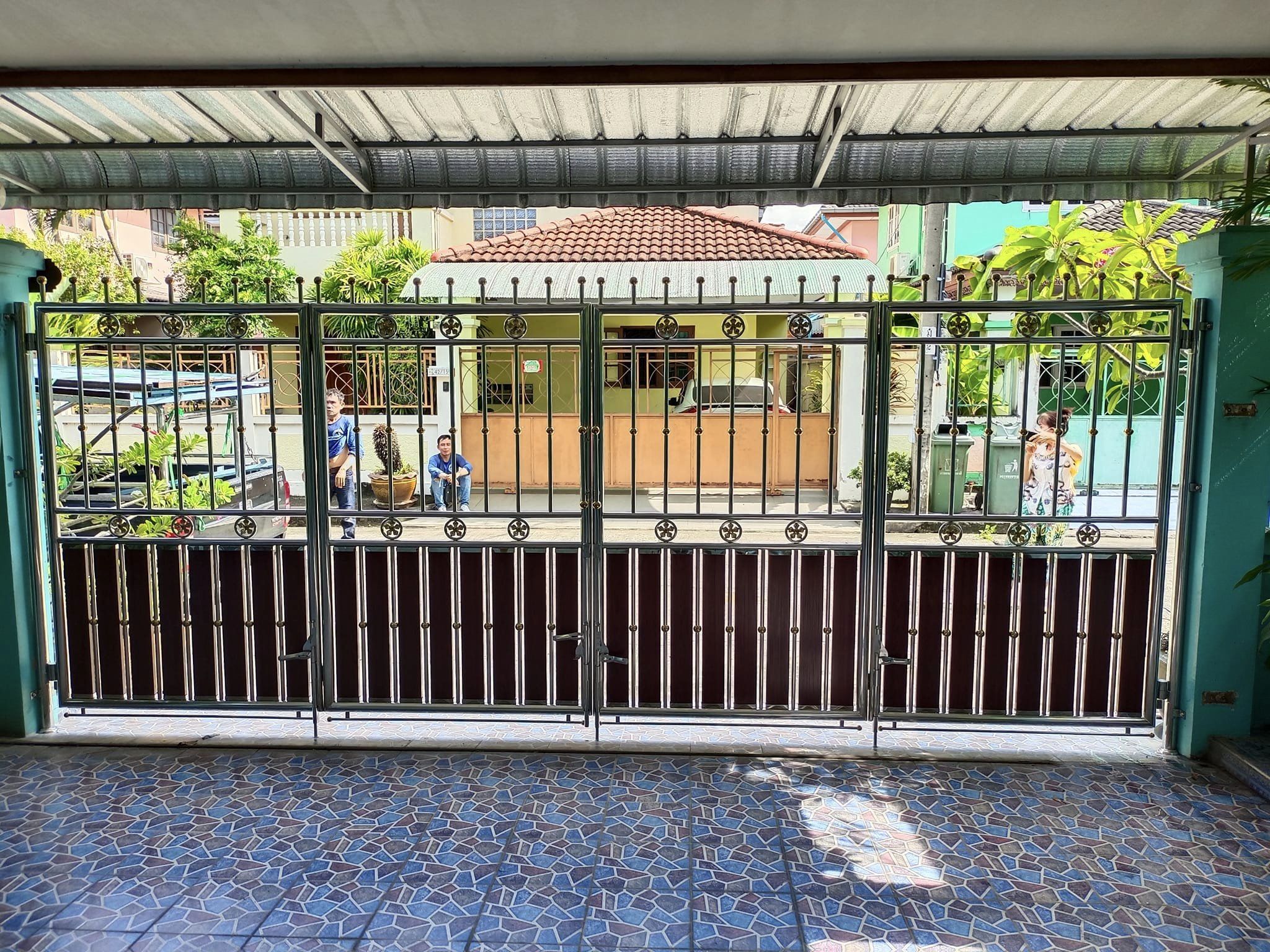 ส่งงานประตูสแตนเลสบานพับ หน้างาน ม.พนาสนธิ์4 นิมิตใหม่ ขอบคุณที่เรียกใช้บริการครับ