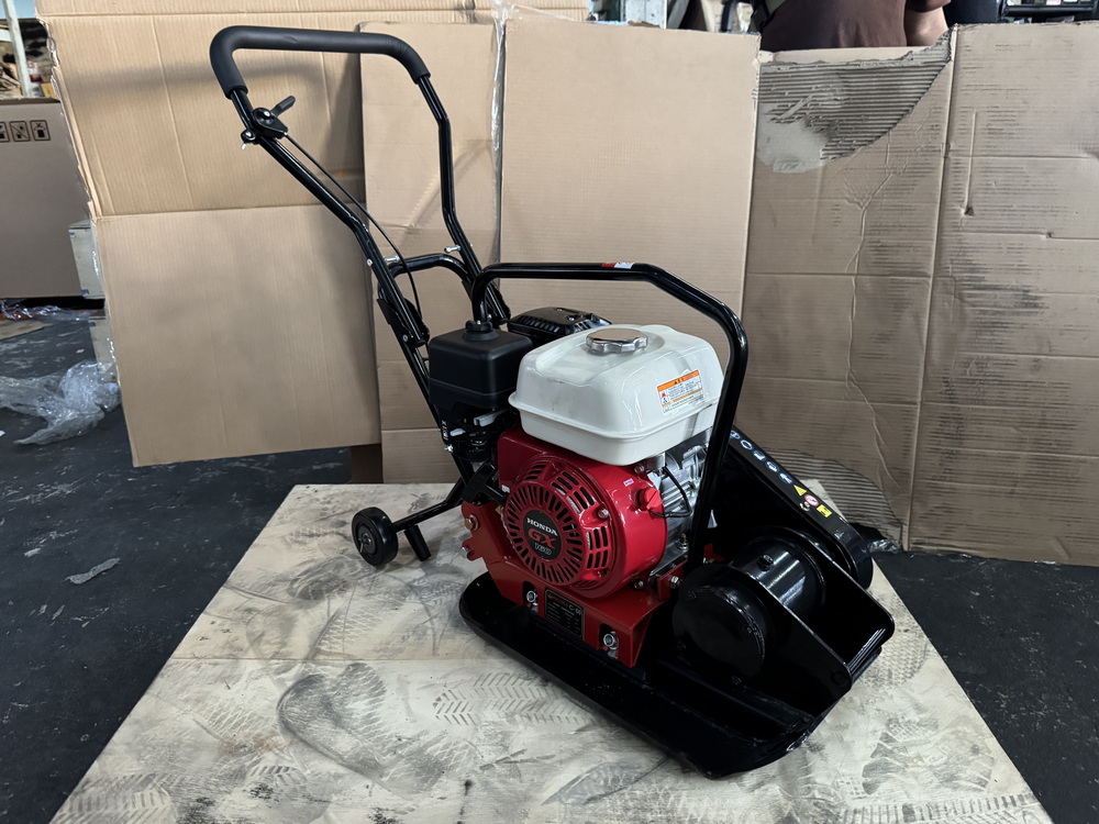 OKURA C-60HDR เครื่องตบดินลูกยาง 1.2Ton GX-160