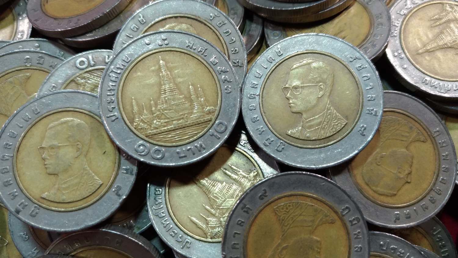 เหรียญ 10 บาทปี43 ผ่านใช้ หายากลำดับ 5
