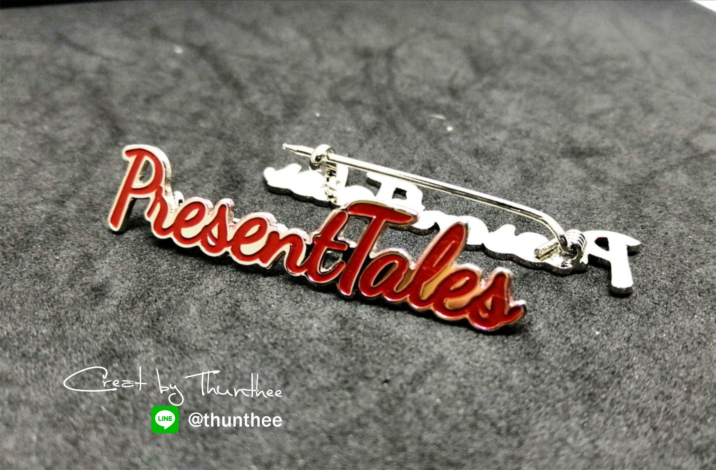 เข็มกลัดฉลุอักษรแบบลงสี