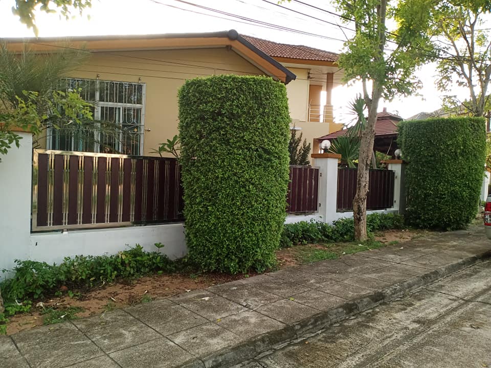 ประตูรั้วสแตนเลสอลูมิเนียมลายไม้ 0932734236 ช่างตั้ม รุ่งเรืองสแตนเลส