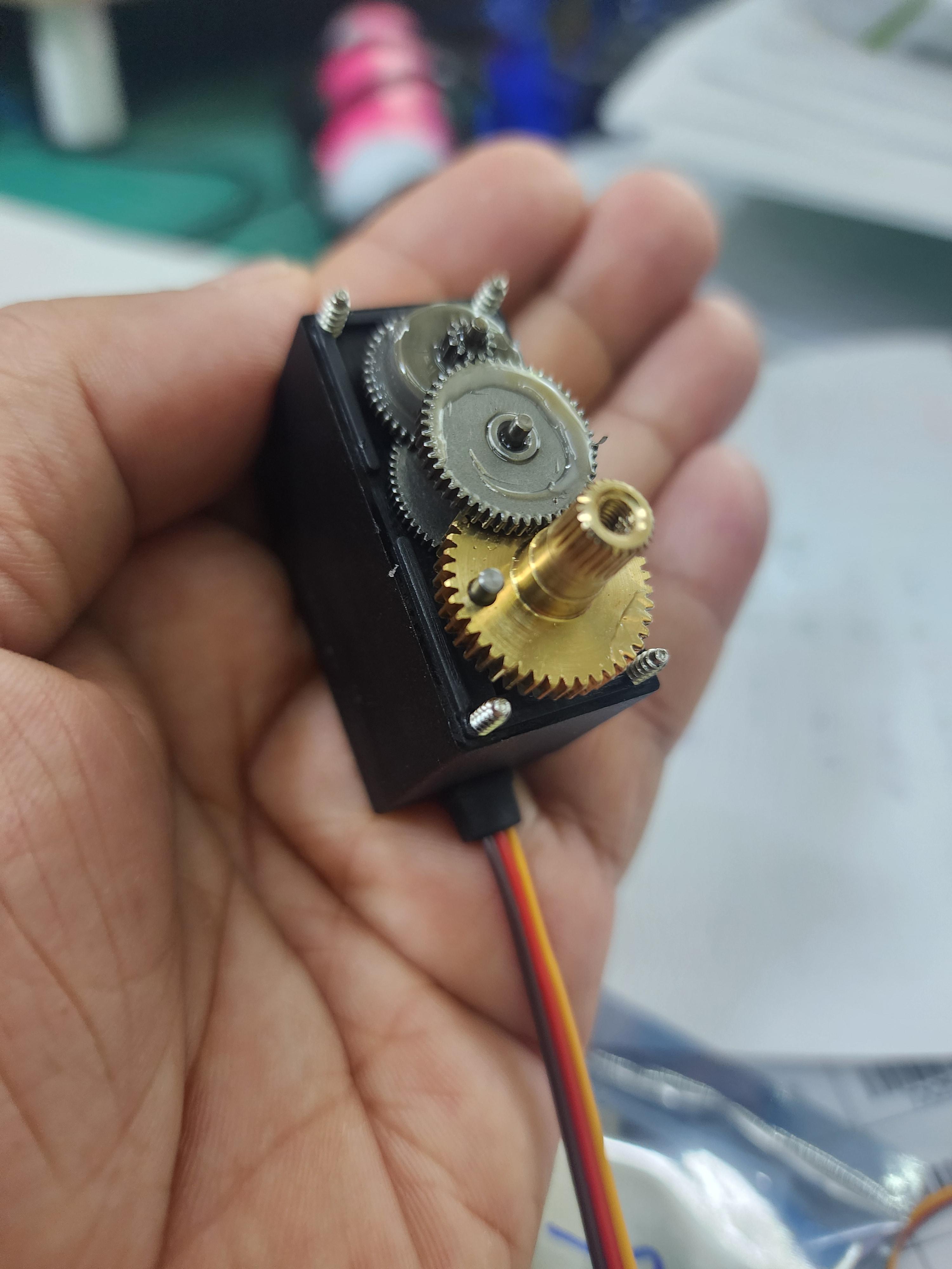 MG996R เซอร์โว หมุนได้ 0-180 องศา แรงบิด 13 kg/cm เฟืองโลหะ