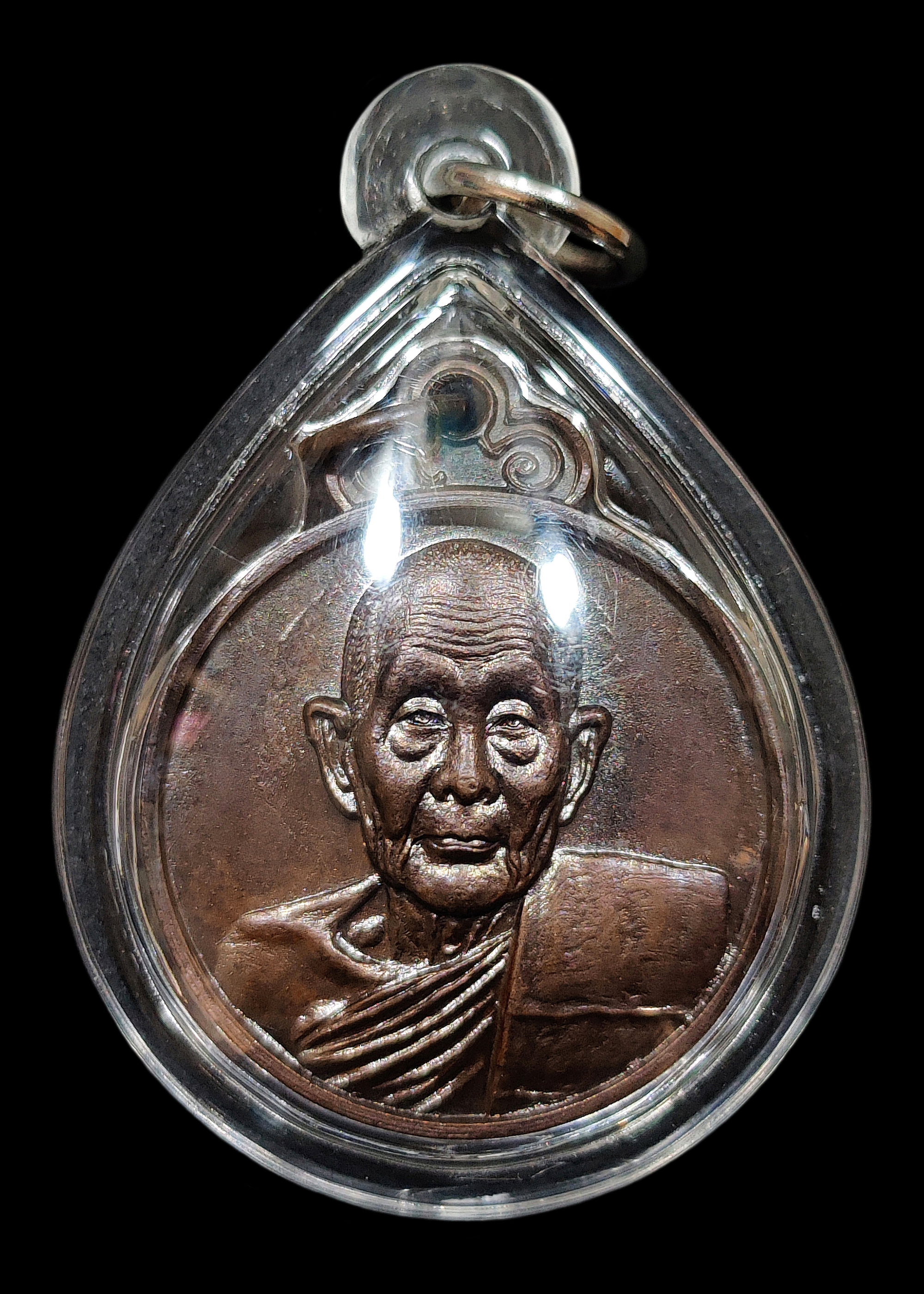 เหรียญหลังลายเซ็น หลวงปู่ดุลย์ วัดบูรพาราม จ.สุรินทร์ ปี2526 เนื้อทองแดงรมน้ำตาล จมูกโด่งสวยเดิมคมชัดหน้าหลัง เลี่ยมกันน้ำพร้อมใช้