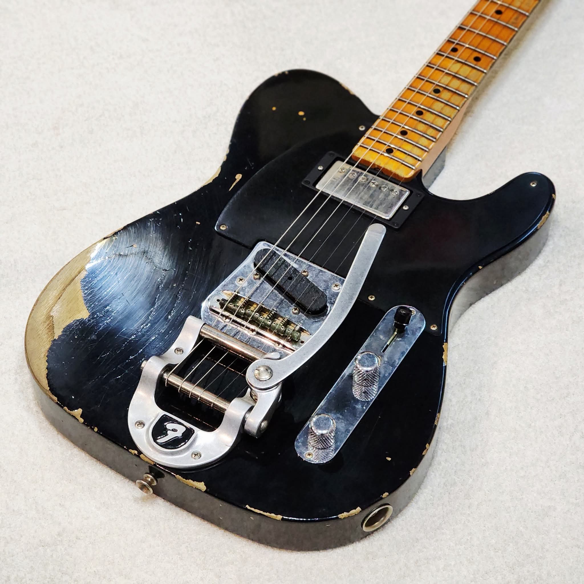 (USED) FENDER Custom Shop Limited Edition '50s Vibra Telecaster Heavy Relic - Aged Black Serial # CZ541777