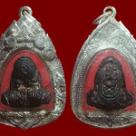 พระปิดตานะทรหด ไตรมาส49 หลวงปู่กาหลงเขี้ยวแก้ว วัดเขาแหลม เนื้อนวะผสมแร่เขากุเลน ตอกโค๊ตและเลขนัมเบอร์ใต้ฐาน จัดสร้างปี2547 และหลวงปู่ได้ปลุกเสกเดี่ยวนานถึง2ปี สร้าง4,999องค์ เลี่ยมกรอบเงินแท้ สวยเดิมๆ