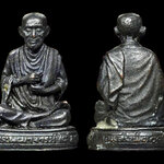 รูปหล่อสมเด็จพระพุฒาจารย์โต พรหมรังสี รุ่นอนุสรณ์ ๑๐๘ปี วัดระฆังโฆสิตาราม ปี2523 เนื้อนวะโลหะ ตอกโค๊ตระฆังใต้ฐาน สภาพสวยเดิมๆ