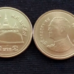 เหรียญ 2 บาทสีทองปี2557 สภาพใหม่UNCหายากลำดับ1