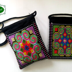 กระเป๋าสะพายข้างผ้าปักลายชาวเขา