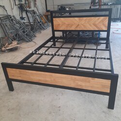 เตียงนอนสไตลอฟ