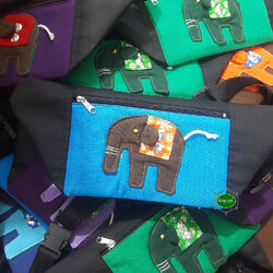 กระเป๋าผ้าคาดเอวผ้าพื้นเมืองตุ๊กตาช้างคละสี 5ใบ