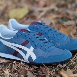 Onitsuka Tiger Serrano น้ำเงินคาดขาว