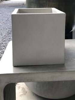 กระถางทรงลูกเต๋า 40*40*40 กระถางปูนเปลือย