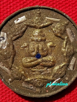 พระปิดตาพังพะกาฬ เนื้อว่านปัดทอง ตะกรุดเงิน 9 ดอก รุ่นมงคลจักรวาลพุทธาคมเขาอ้อ ปี 45