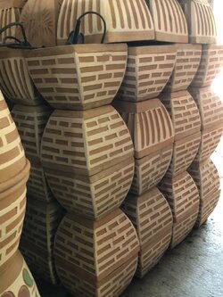 กระถางดินเผาลายอิฐ